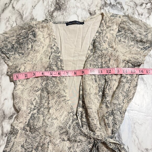 🎉😀CLEARANCE SALE😀🎉ABERCROMBIE & FITCH Snake Print Mini Wrap Dress Sz. S - Picture 9 of 10